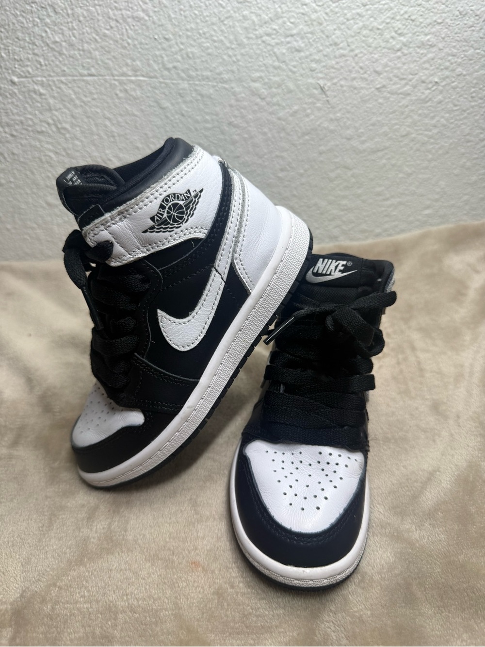 Nike Kids Air Jordan 1 Retro High OG "Reverse Panda" sneakers